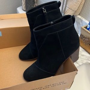 Toms Lunata Black Microsuede Size 10. SOLD